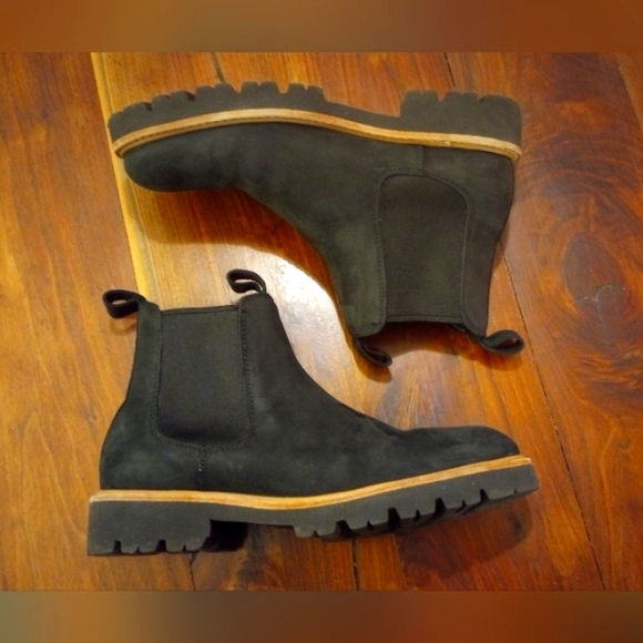 Nisolo Go-To Black Lug Leather Chelsea Boots - Picture 7 of 8